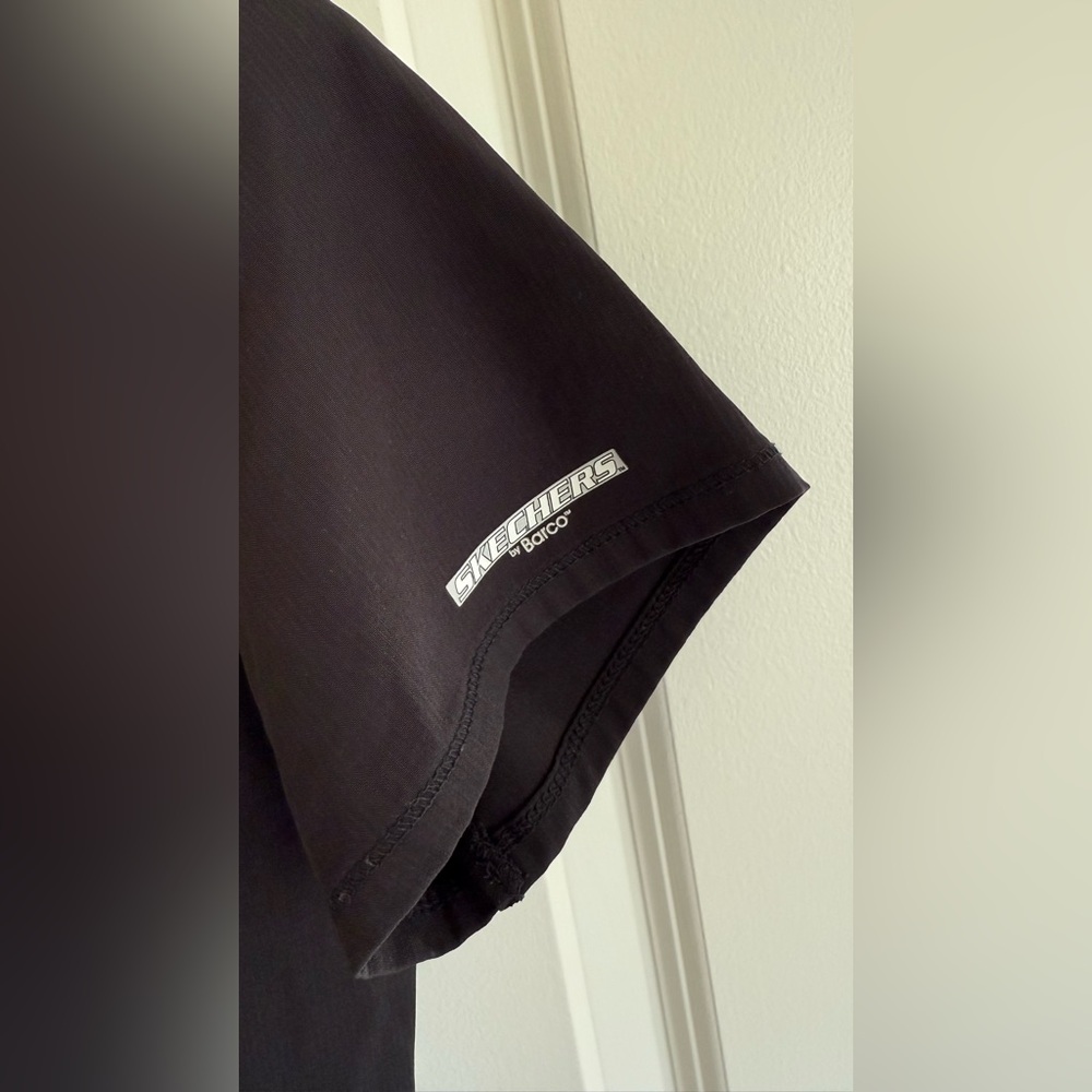 Women’s black scrub top - Picture 3 of 4